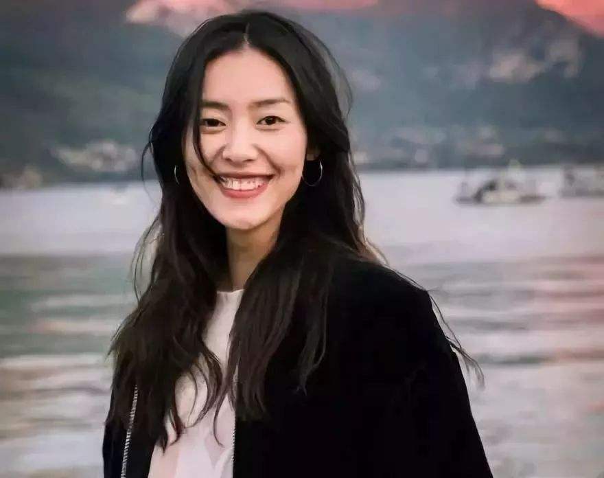 肖战刘雯,刘雯时尚街拍高清图片2017