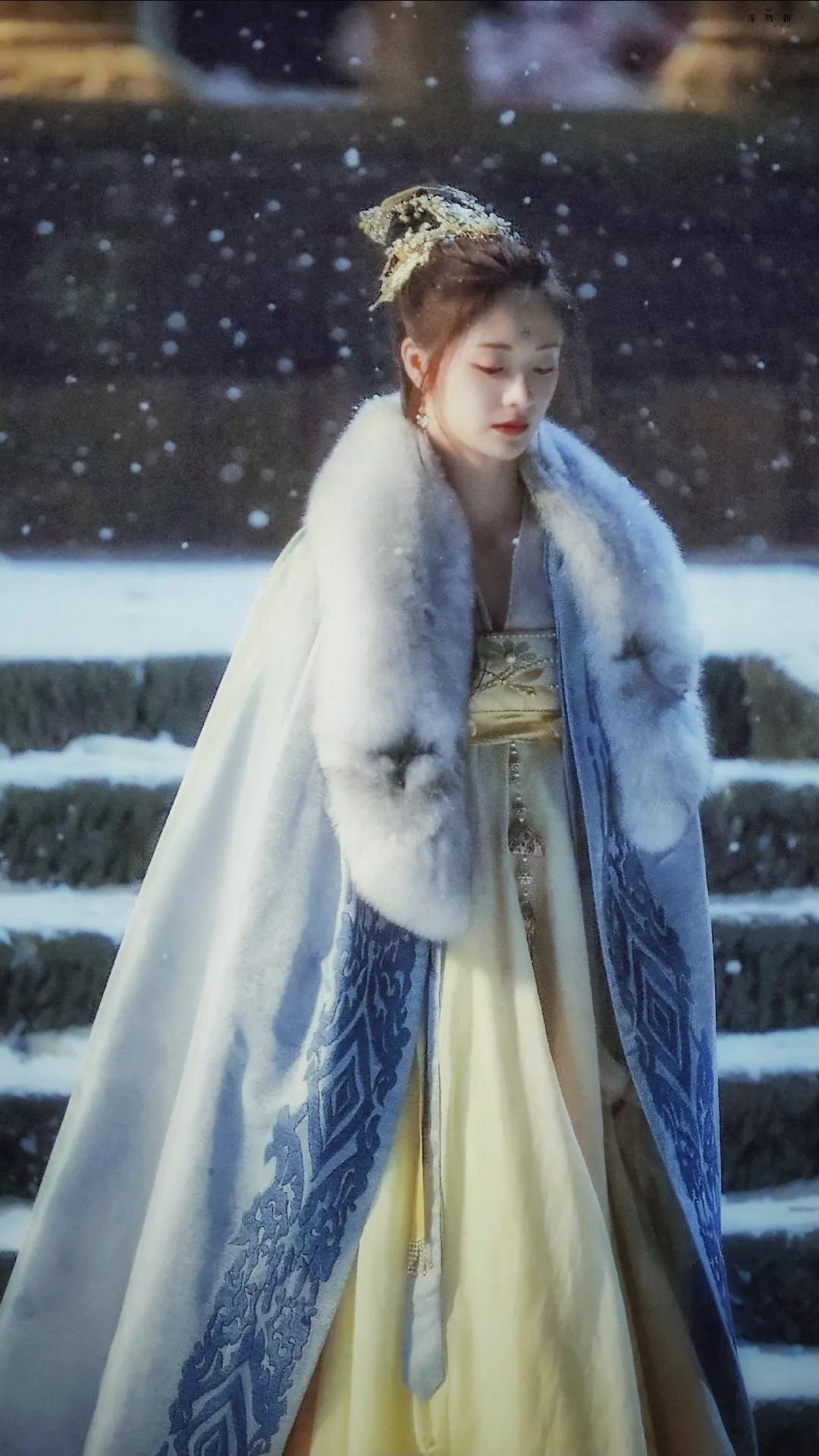 又到冬日,古装毛领斗篷别乱穿,高颜值演员和良心造型师缺一不可