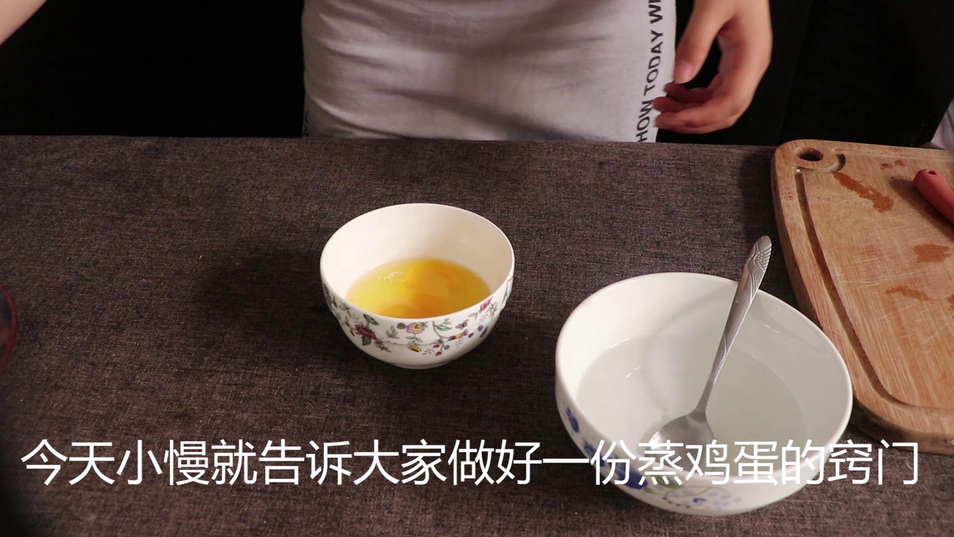 如何蒸出细滑鲜嫩的鸡蛋羹,蒸鸡蛋羹要怎么蒸出光滑的表面