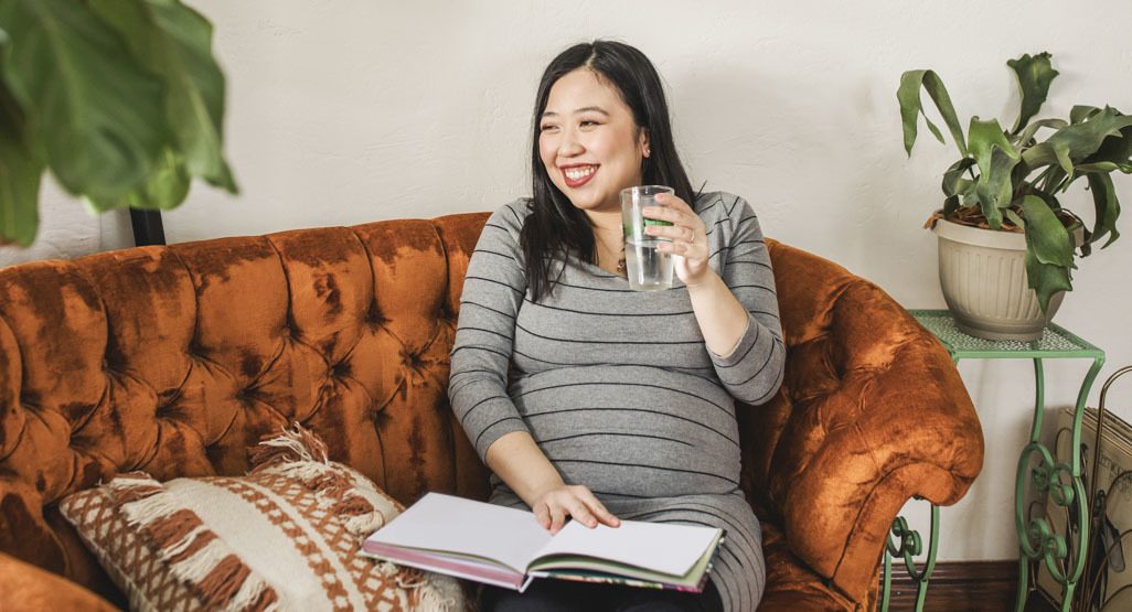 怀孕孕吐恶心心烦感觉要抑郁了,孕中期忽然孕吐又耻骨痛