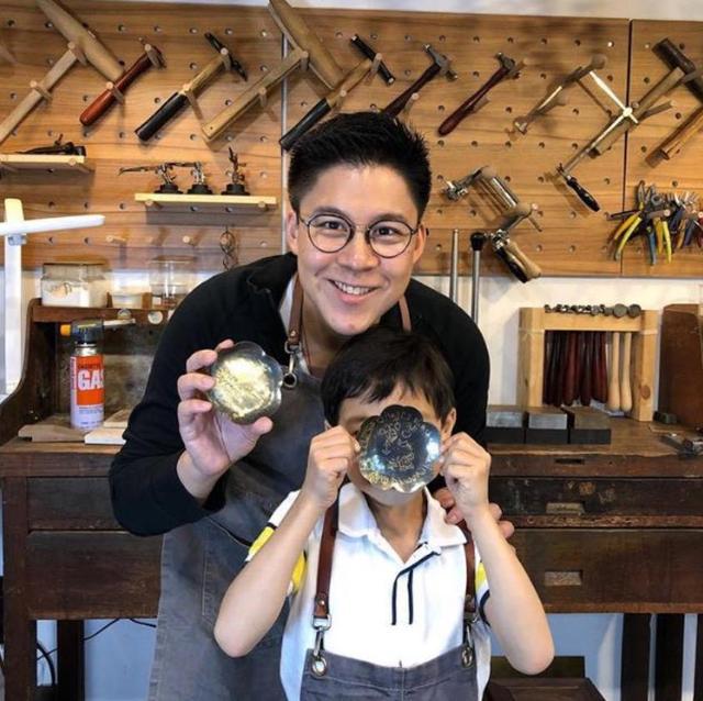 霍启刚带子女下厨,霍启刚为孩子下厨视频