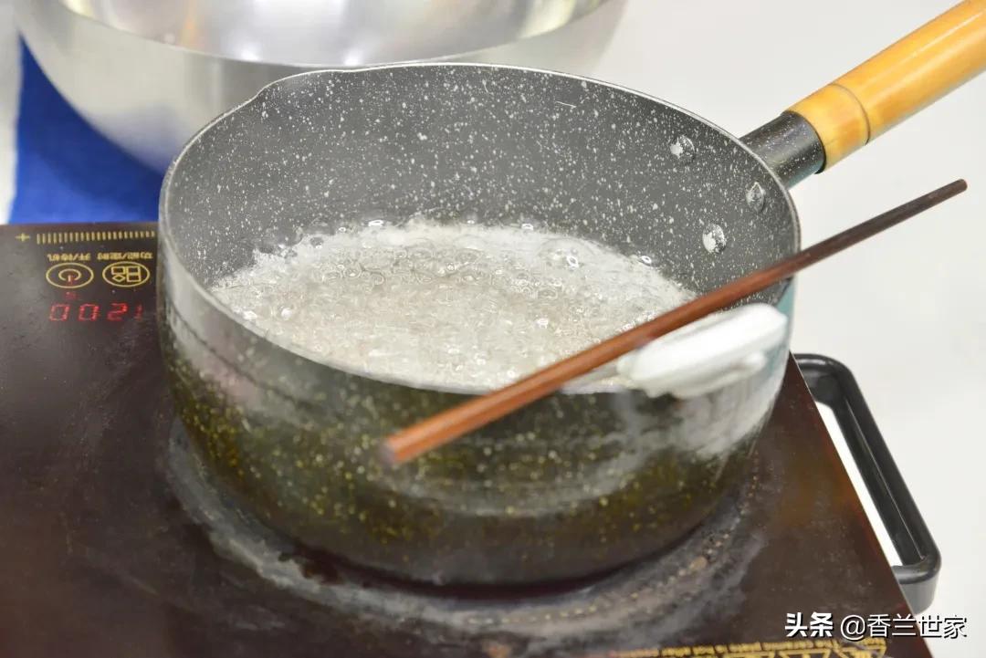 「香兰教程」熬糖版牛轧糖，这样做的牛轧糖好像草莓味的云朵