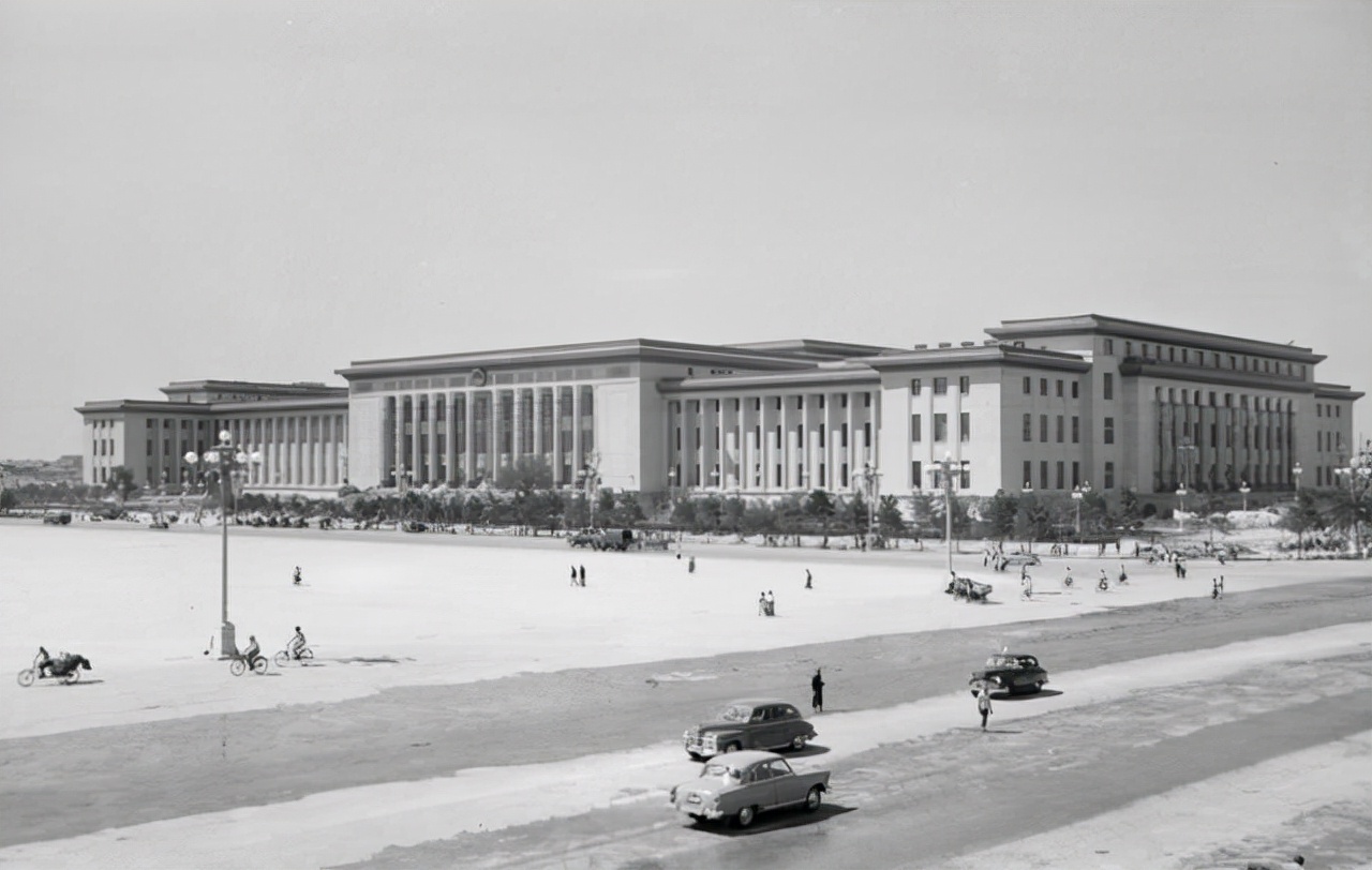 人民大会堂建设中的奇迹和首秀周总理要求使用寿命不少于350年