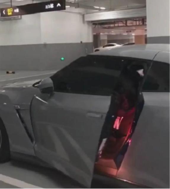 辽宁沈阳街头惊现“最贵”的167.8万日产GTR，霸气车牌是亮点