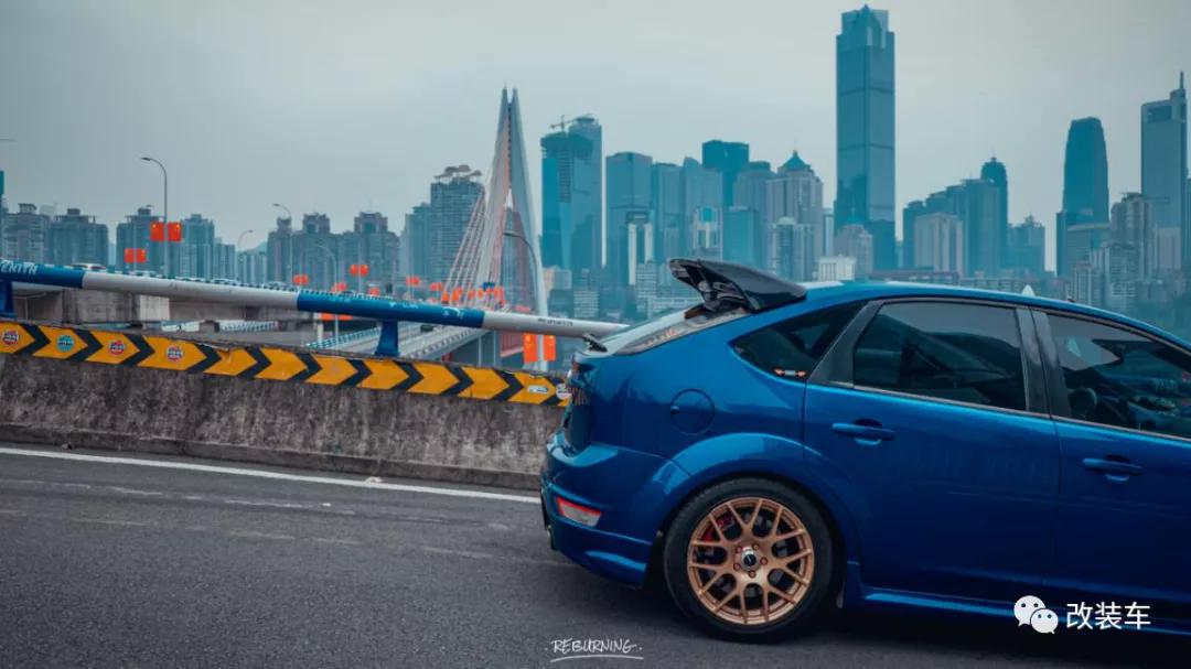 福克斯什么时候换回4缸发动机,经典福克斯移植发2.3t发动机