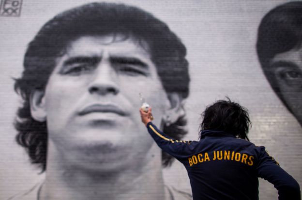 马拉多纳上帝之手拿冠军了吗,马拉多纳是梅西的什么人