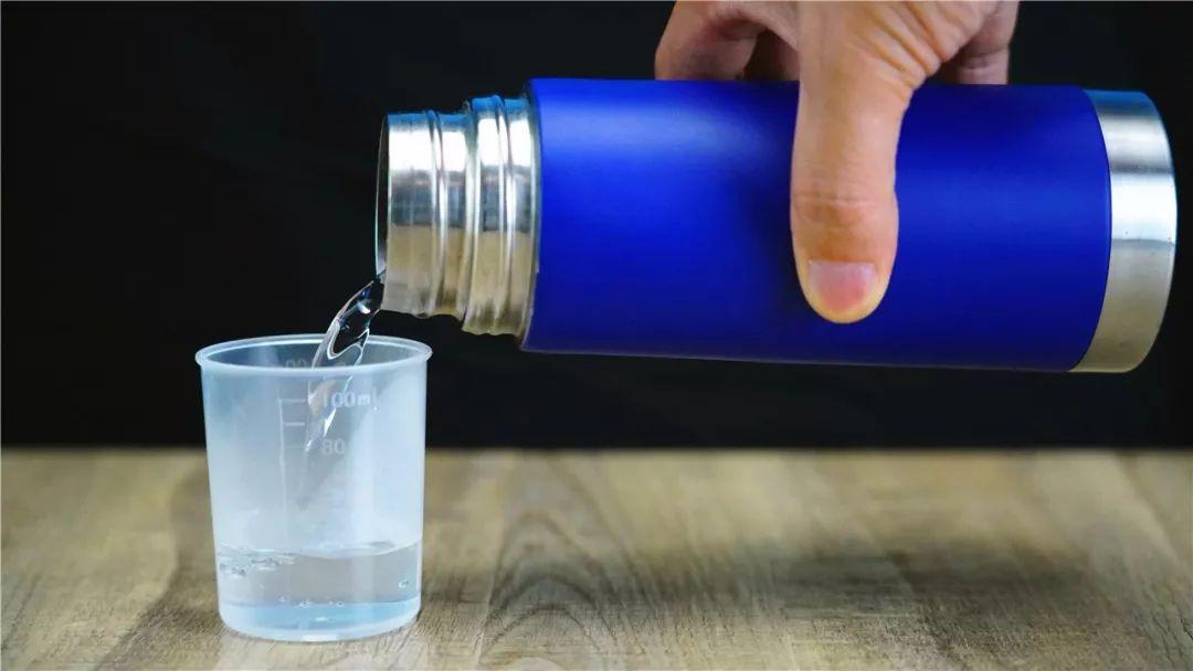 棉签放水里,第二天长出一块水晶石?还挺漂亮