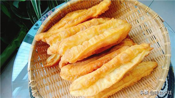 香酥大油条的做法和配方的全过程,油条教程又酥又脆又鲜大油条