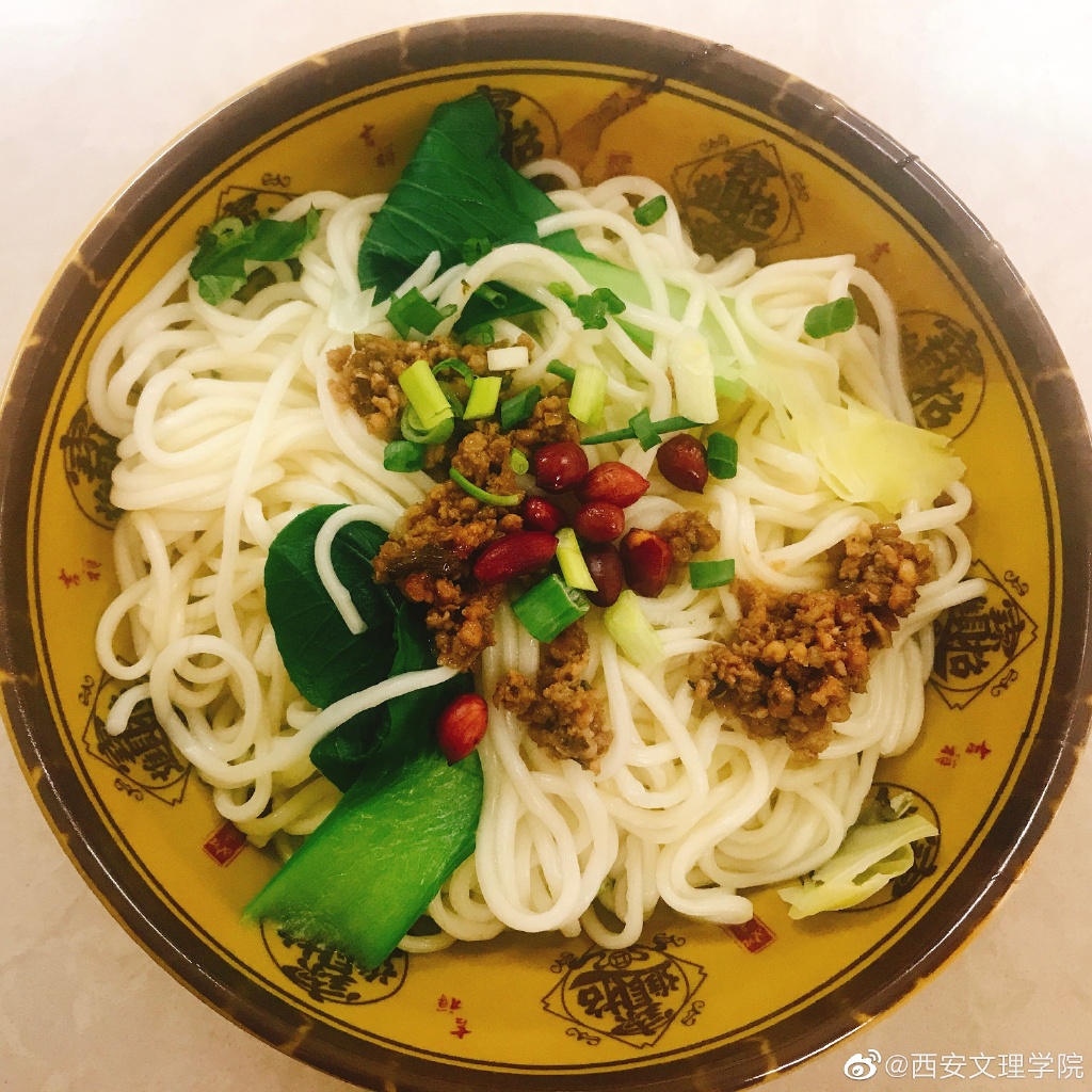 上“二批本科”，也要挑个条件好的，这5所大学伙食堪比饭店