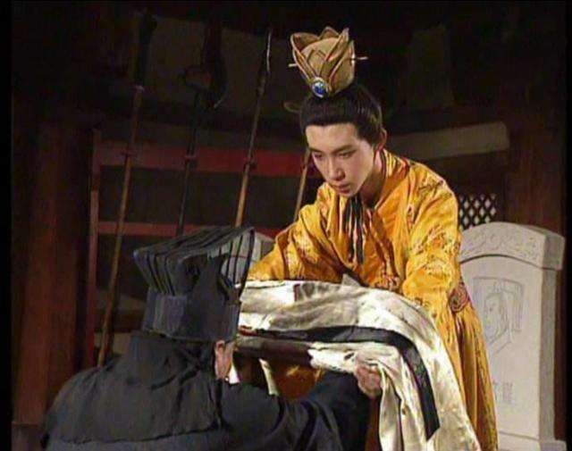 让曹操割须弃袍的真正幕后大佬是汉献帝