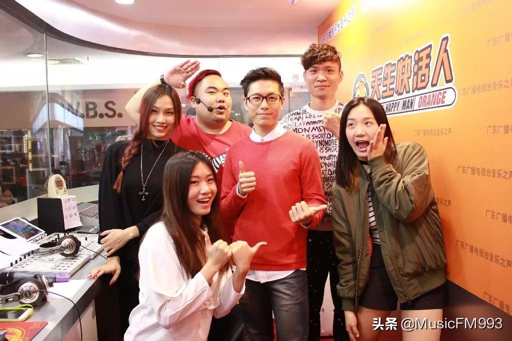 流行前线总店直播,流行前线负一层直播基地