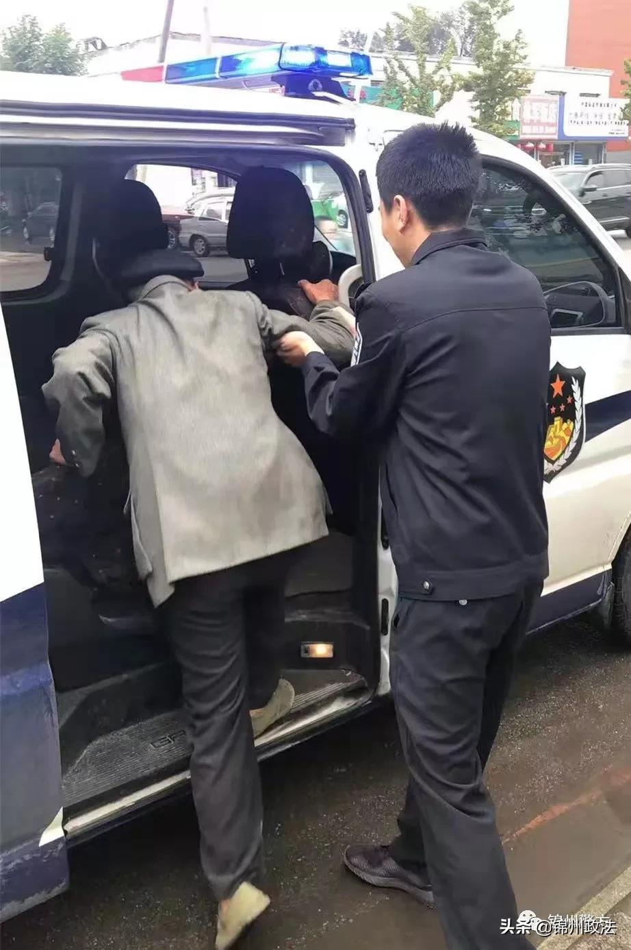 我为群众办实事民警,鞍山路派出所民警帮迷路老人回家