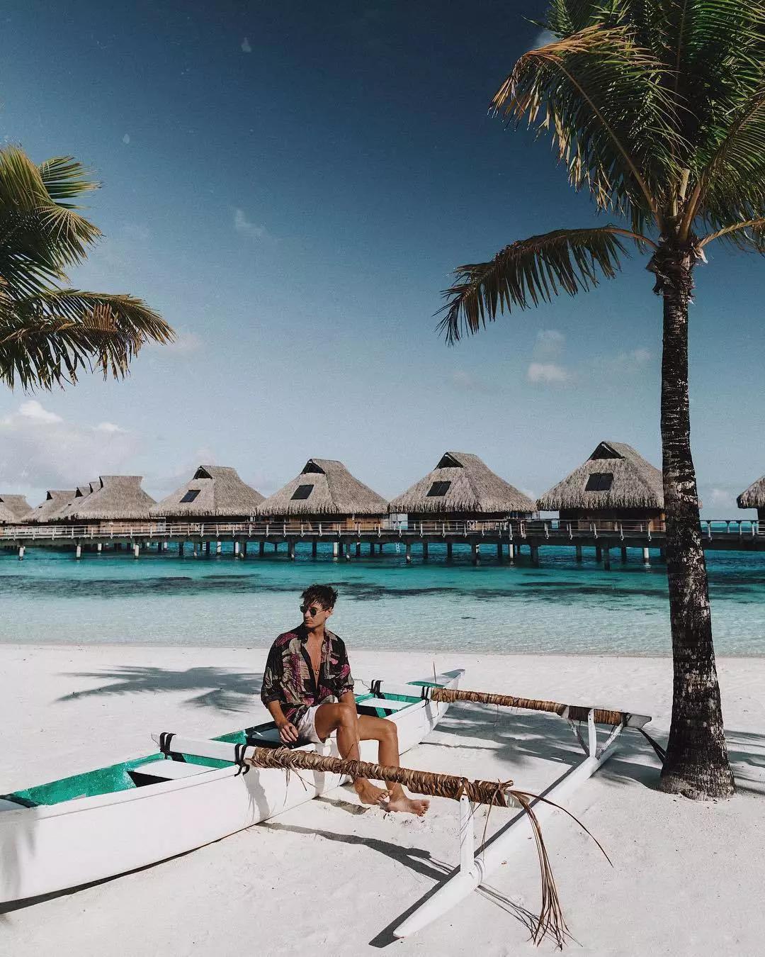 一个清洁工拍的照片一张卖6万,把美女娶回了家