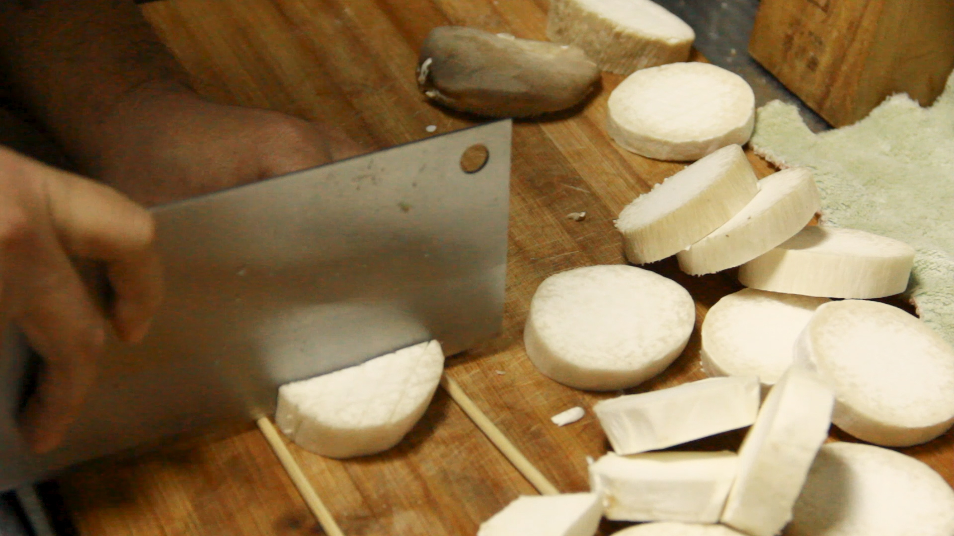 鸡翅根为什么做出来很腥,红烧鸡翅根做法味道超棒一看就会