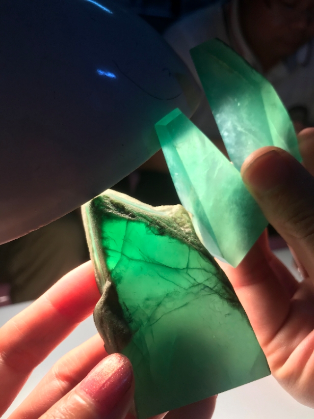 翡翠资源真的有用吗,翡翠边角料可以发家致富