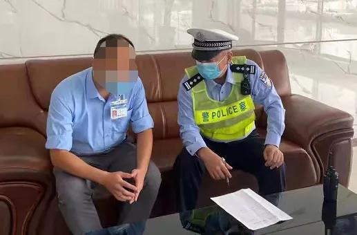 同事求情,男子心软违反公司规定,却把交警吓出冷汗!