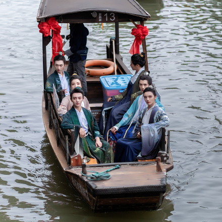 “十里一笑，钱包垮掉”，汉服中的“抢钱四巨头”，你最喜欢谁？