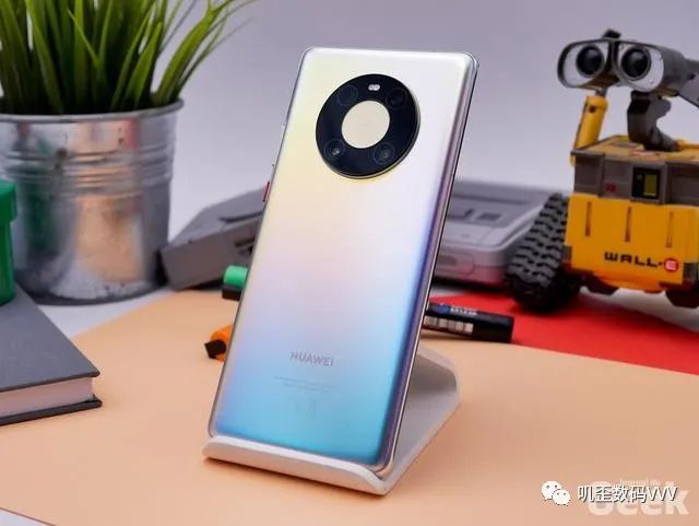 一图读懂华为mate40系列厉害在哪,用了三年的华为mate40还值得买吗