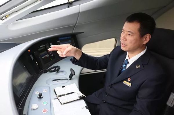 手握7本火车驾照却拿不到小客车驾照？竟是因为这个