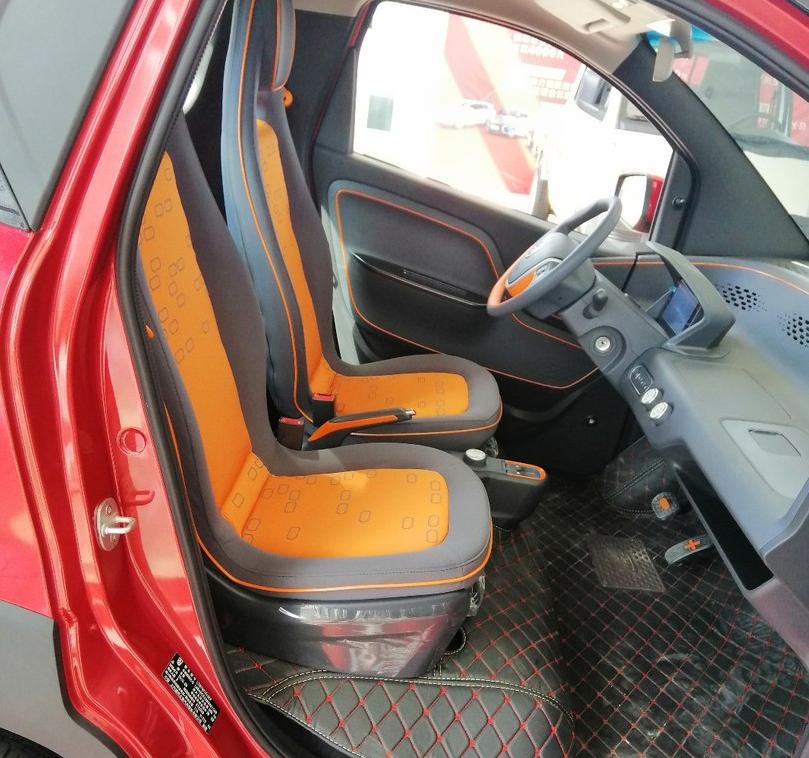 能遮风挡雨才卖3.98万，适合女性，体验完想开走，还买香奈儿包？