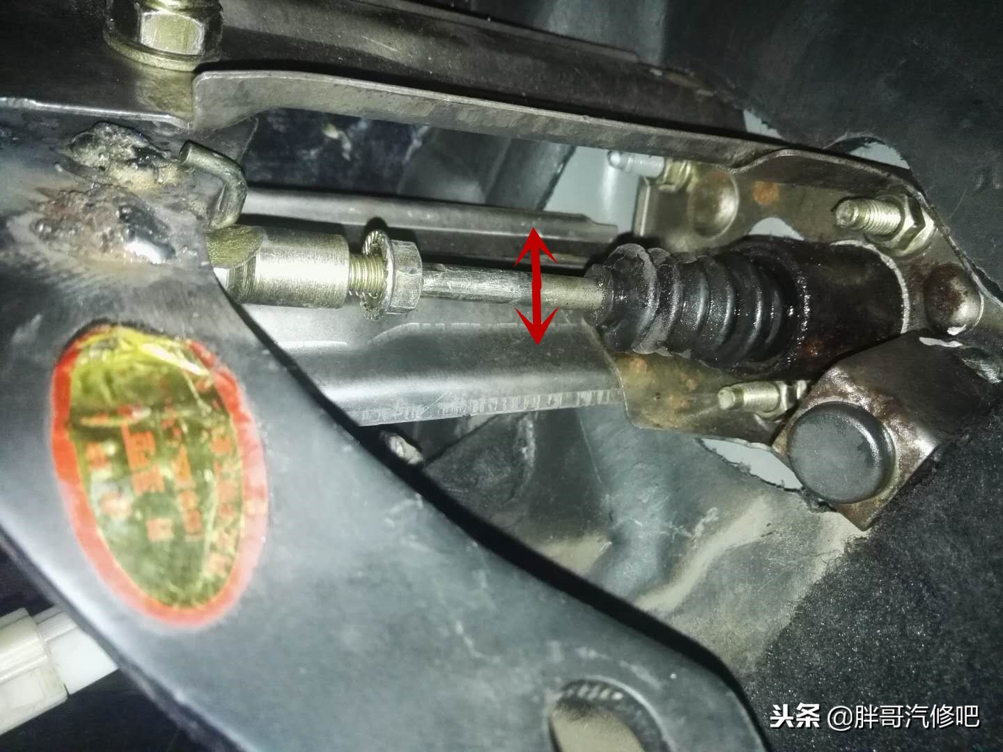 离合器气压要很高才能踩怎么调,离合器分泵踩不下去怎么办