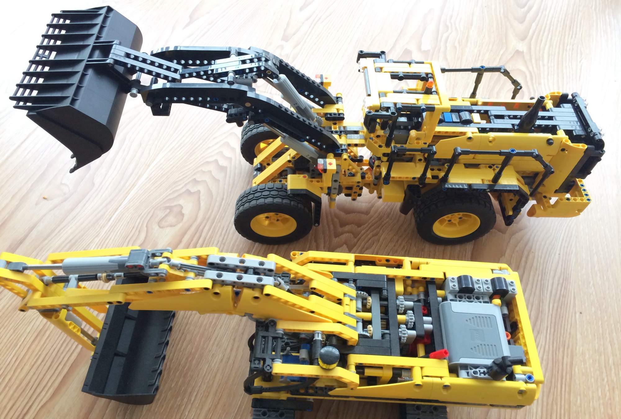 小孩子从小喜欢挖掘机,挖掘机玩具可以锻炼小孩什么