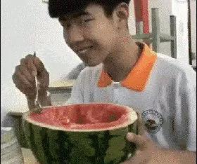 穷人背再贵的包别人也觉得是假的,当别人问我为什么背那么贵的包