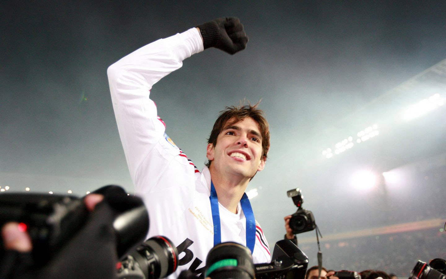 足坛卡卡颜值巅峰帅照,最帅球星卡卡