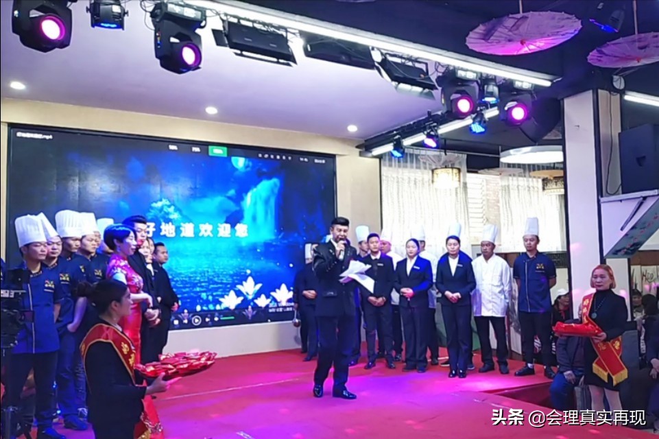 四川会理几百人涌向龙腾小区，小区人真好奇，到底发生啥事了？