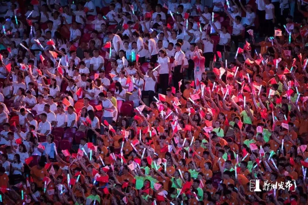 郑州奥体中心震撼场面,郑州奥体中心晚上视频