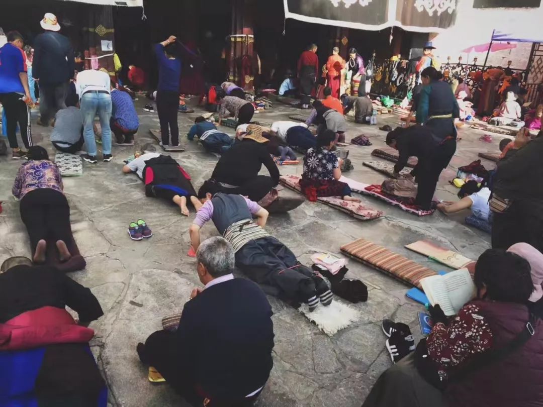 大昭寺刷金佛全过程,大昭寺可以给佛像涂金吗