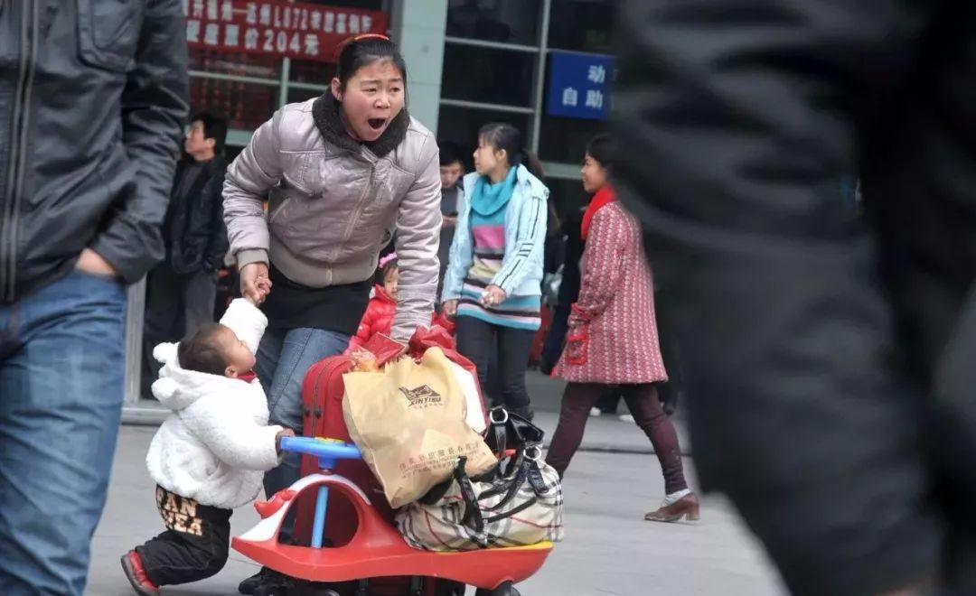 家长群聊迷惑行为,家长拿孩子当幌子玩暧昧重灾区