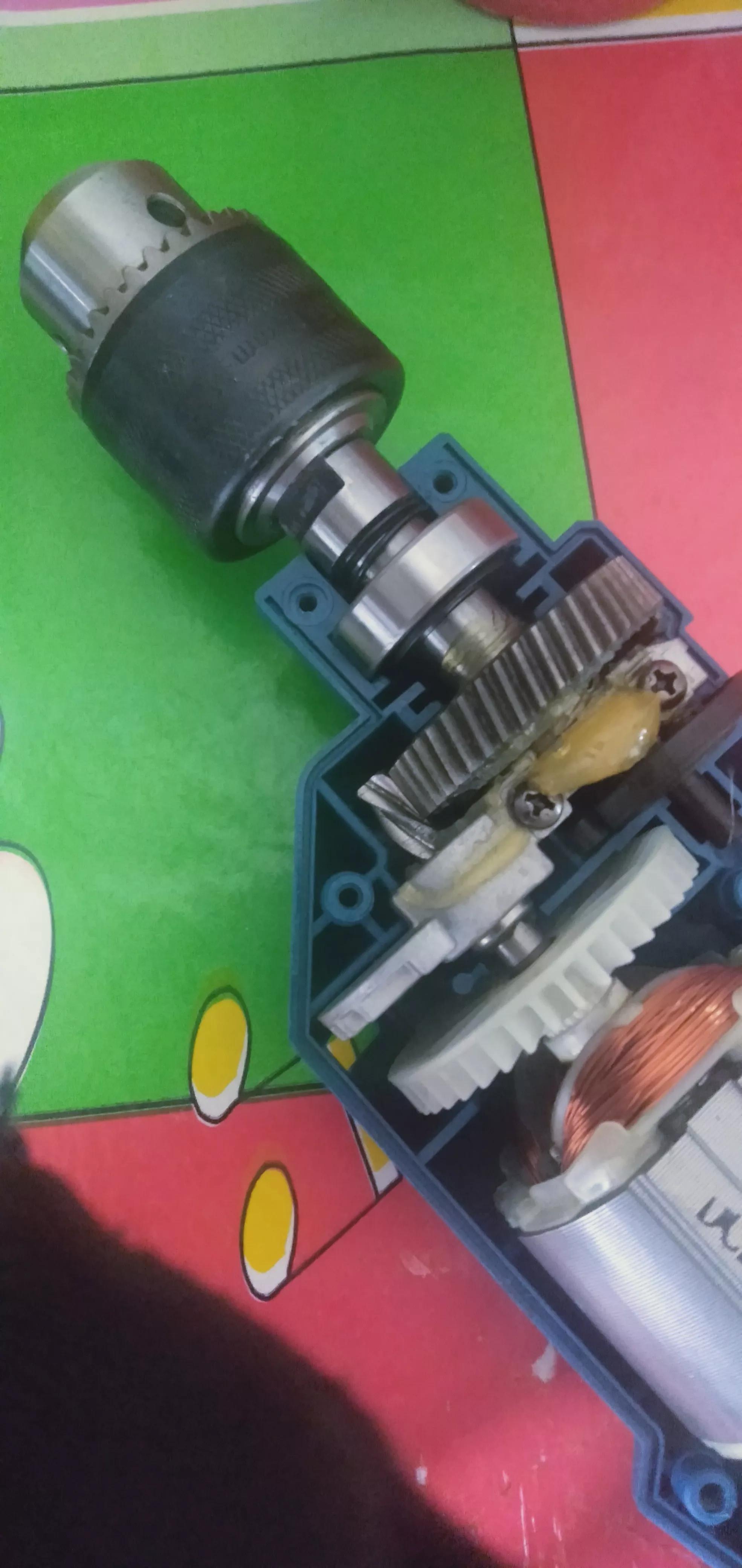 晶思达手电钻开关总成内部构造,插电款带冲击的手电钻