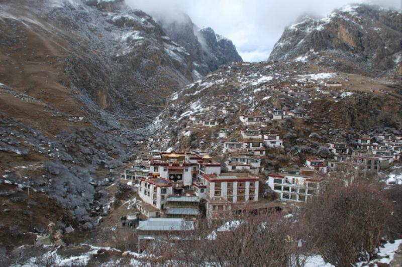 *藏西**客流较少的世界级温泉，可缓解多种疾病，舒适又人少