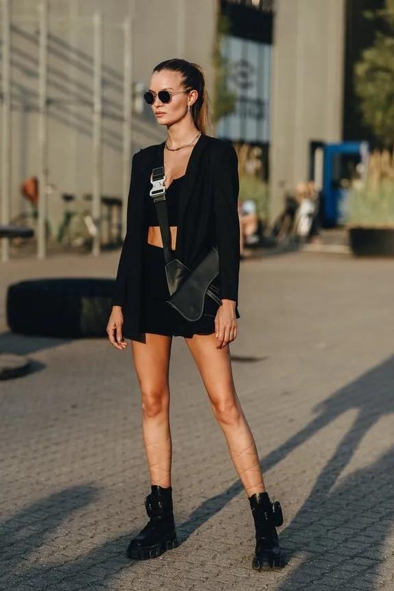 杨幂穿连体短裤时尚大片,杨幂现身粉色风衣配短裤