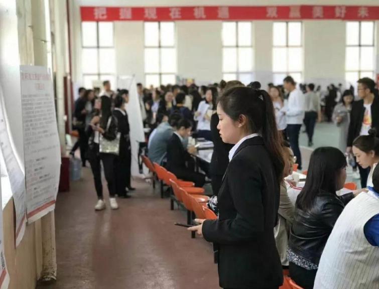 大学毕业走校招还是社招,在校大学生要不要抓住校招的机会