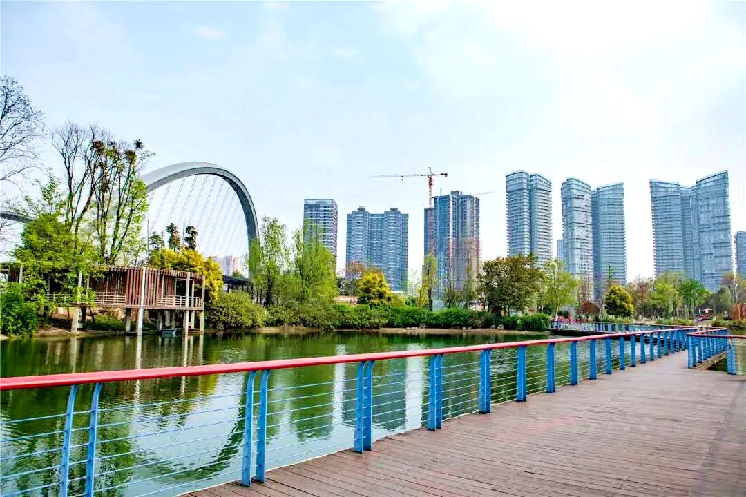 成都绿道被隔开,成都被3条路包围的楼盘