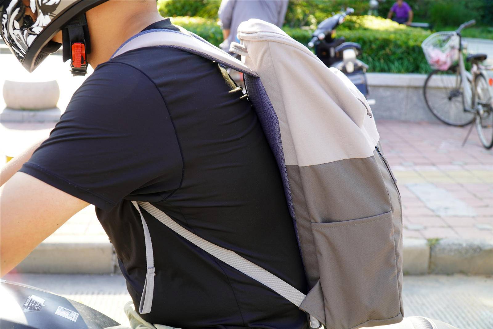 既好看又能装的包包,又好看又能装带夹层的包包推荐