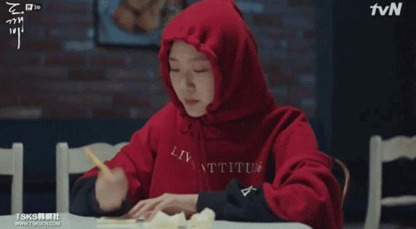 卫衣的3种搭配，你这样穿美爆了