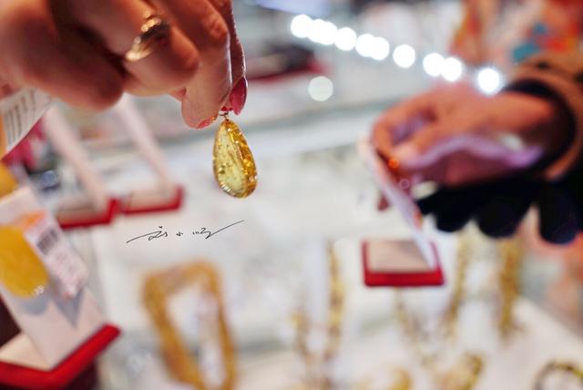 为什么中国人到日本疯狂购物,中国游客到国外疯狂购物的现象