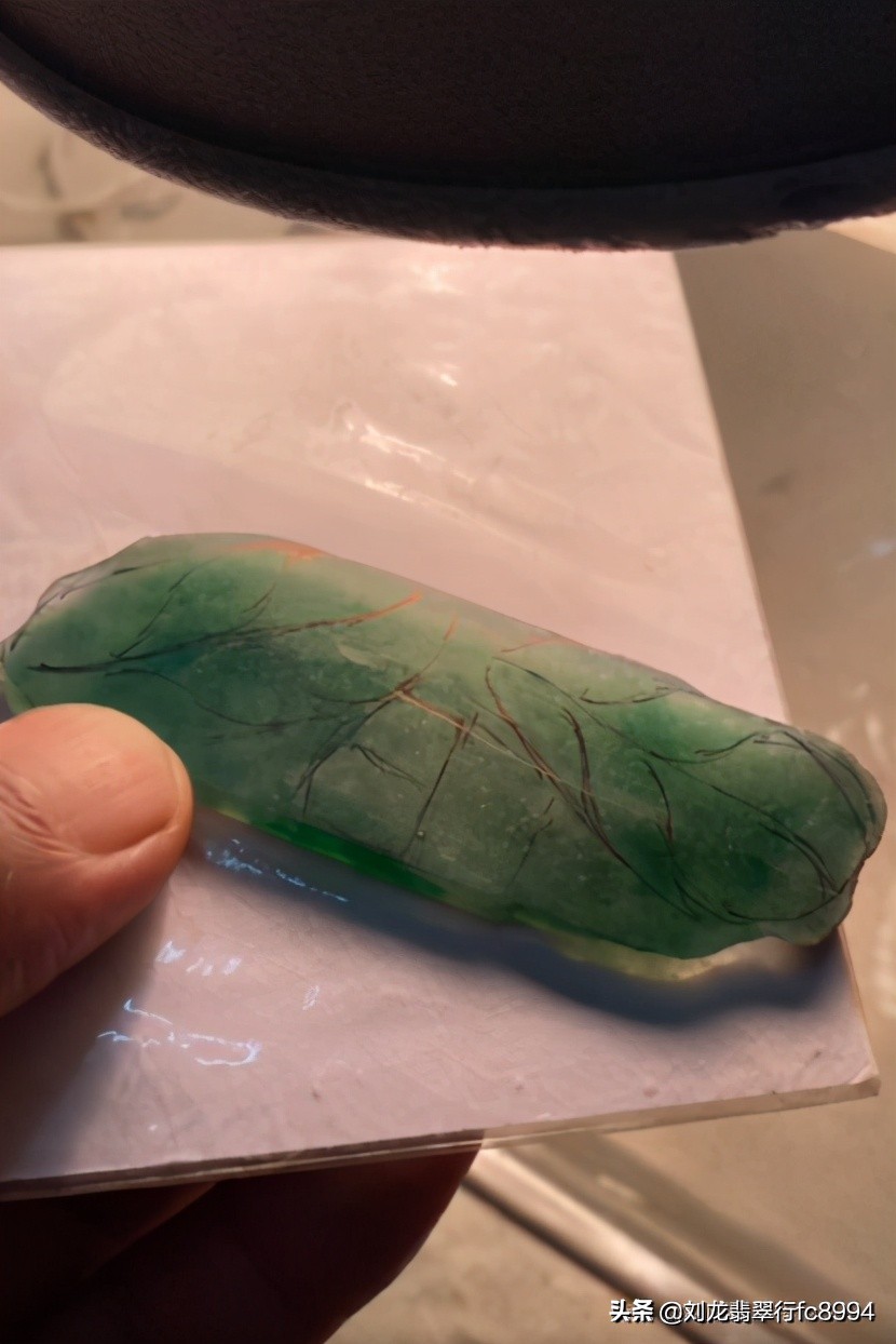 打破常规的设计，另类的翡翠仿真叶子，不一样的成品效果