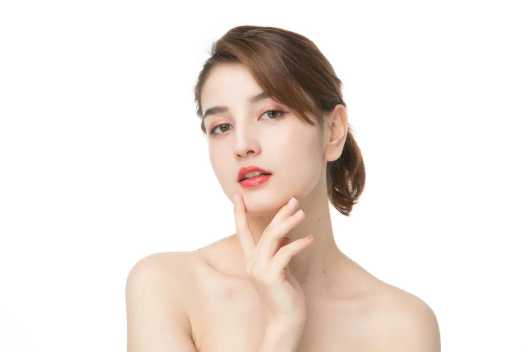 毛孔粗大用什么护肤品能收缩毛孔,毛孔粗大用什么护肤品缩小毛孔