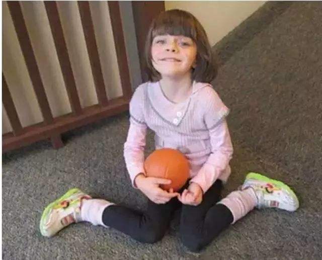 钧钧妈分享:这些坏习惯正偷偷让宝宝远离大长腿!你中招了吗?