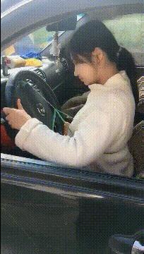 爆笑gif为了我的八块腹肌拼了,成年人幽默搞笑gif图片带字