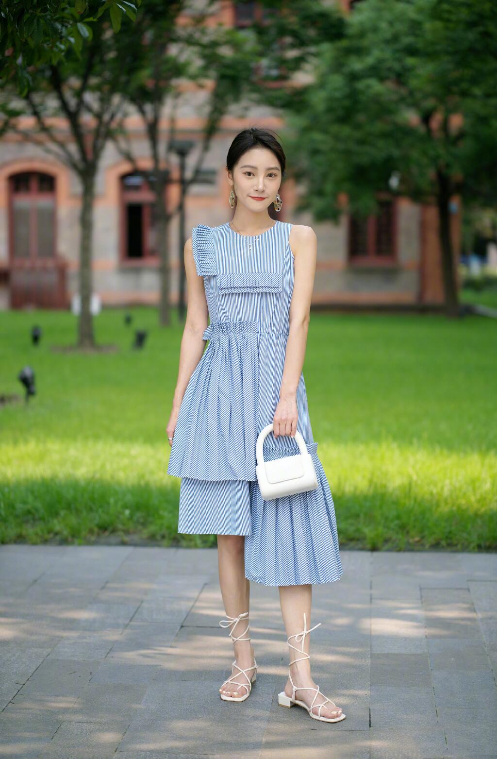 老爹鞋配裙子的穿法图,穿裙子千万别搭这4双鞋