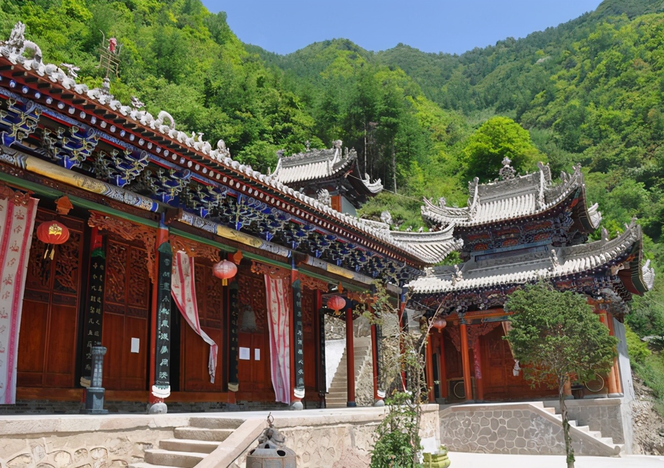 武山县油菜花旅游打卡地,天水武山滩歌油菜花海掠影