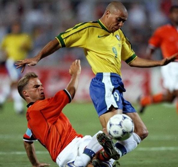 80后的记忆足坛20年十大前锋,80后记忆里的足球巨星