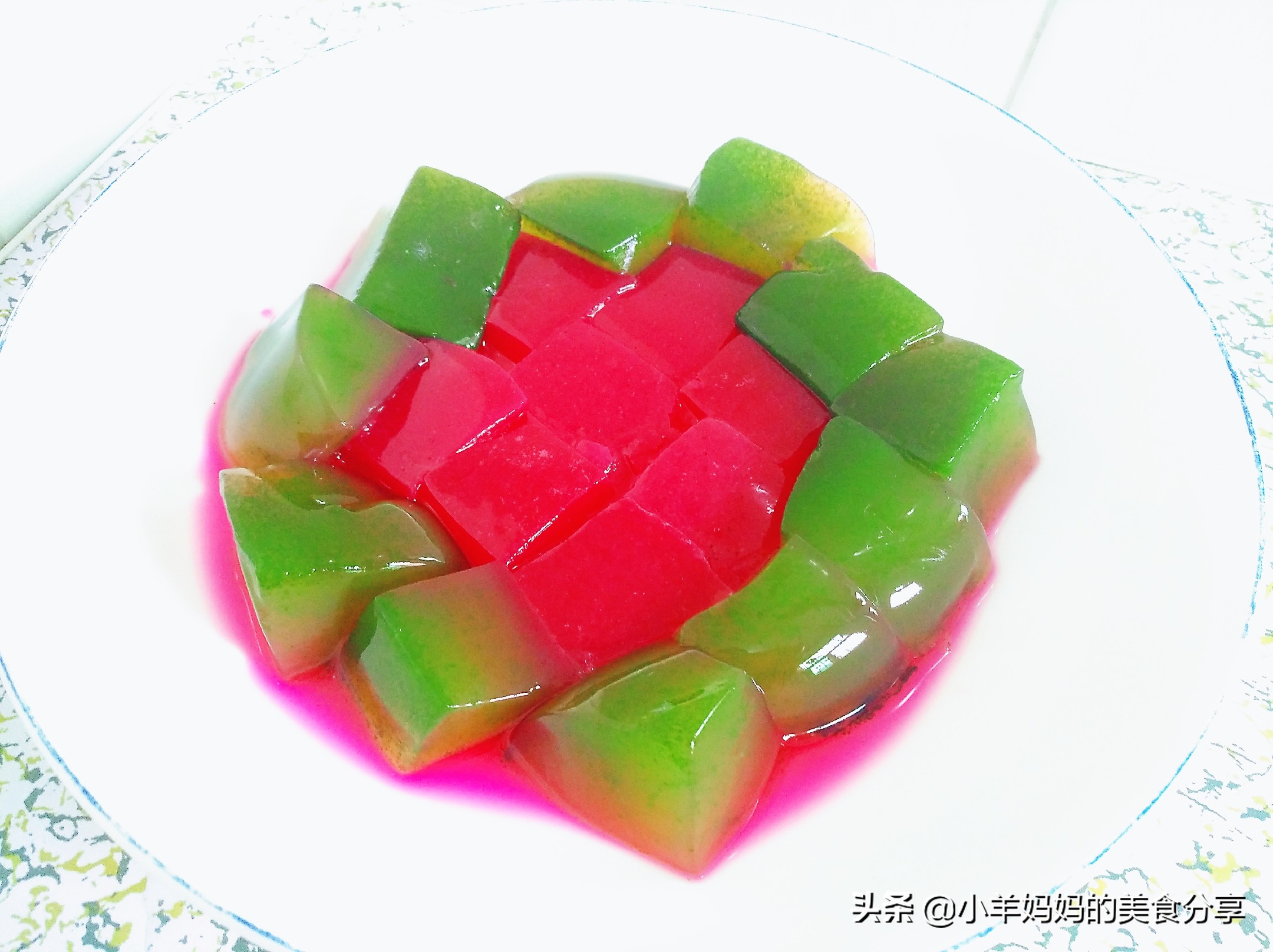 怎么在家做火龙果白凉粉,苹果凉粉火龙果凉粉