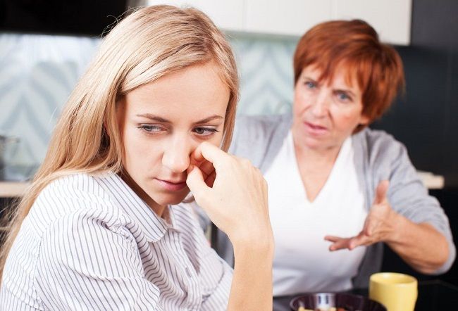 产妇坐月子肚子痛想吐是什么原因,产妇坐月子期间肚子疼是怎么回事