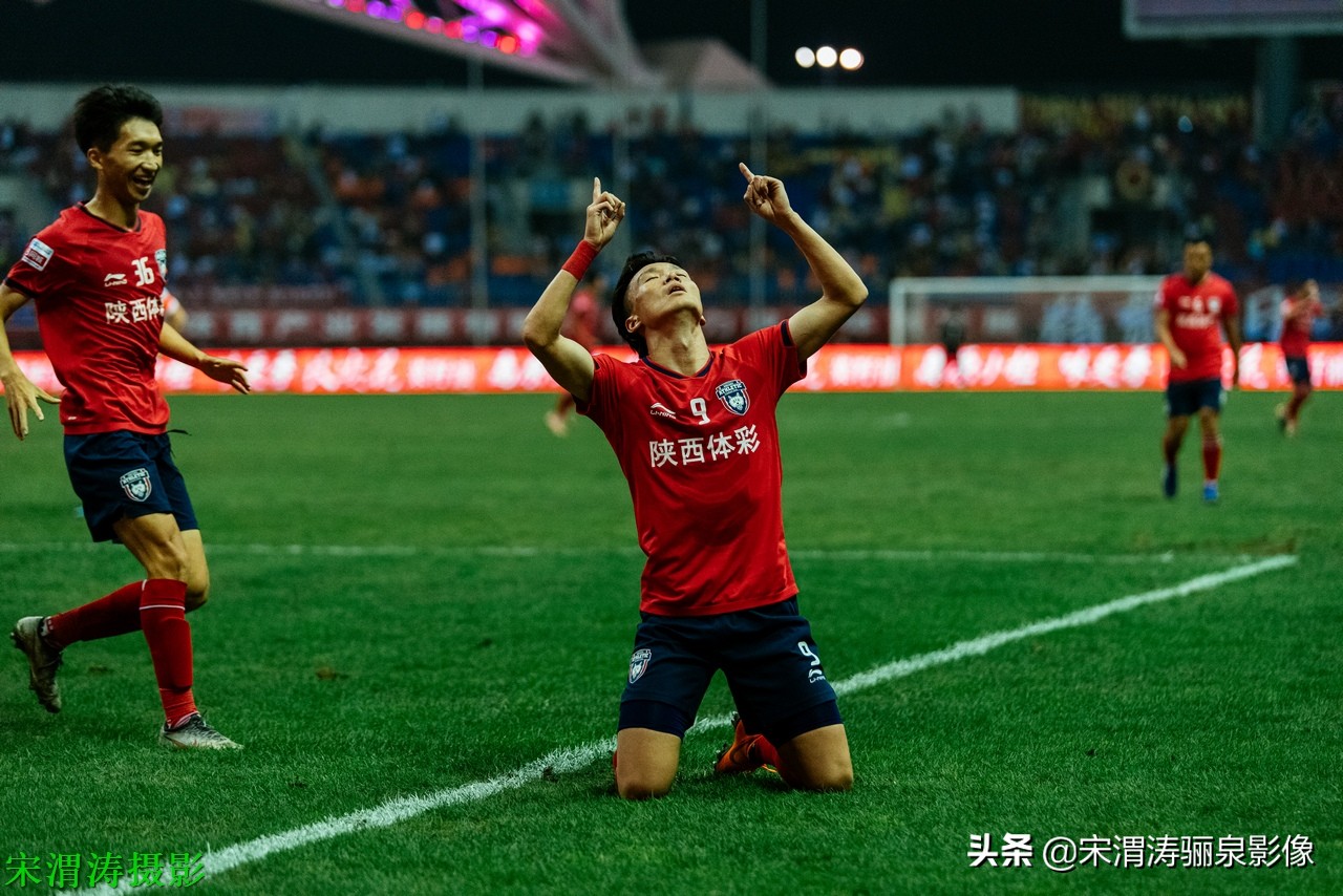 他有意识，脚下的控球和突破技术，任意球出色，左脚打门力量奇大